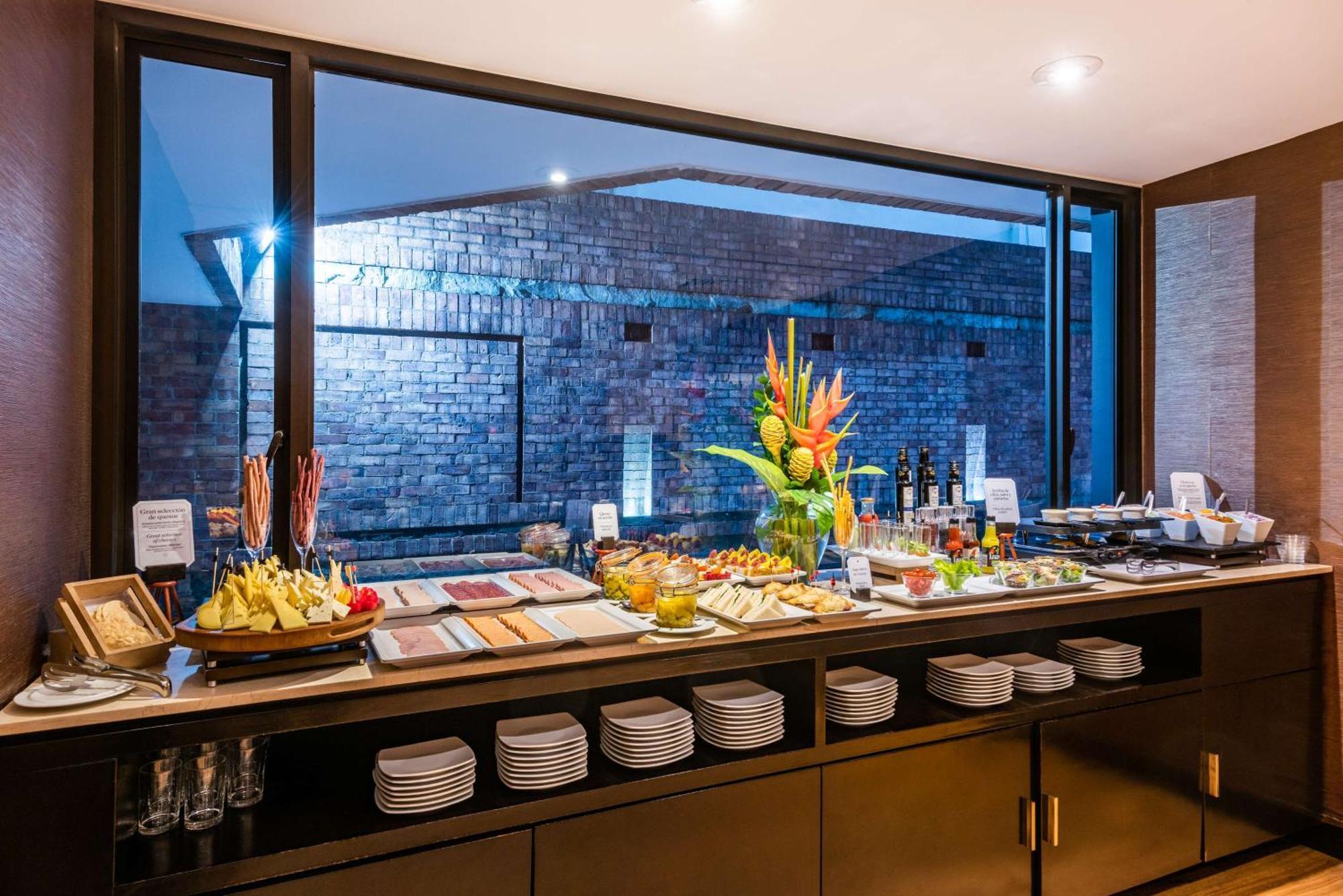 Nh Collection Bogota Andino Royal Hotel Exterior foto The Club at Changi Airport